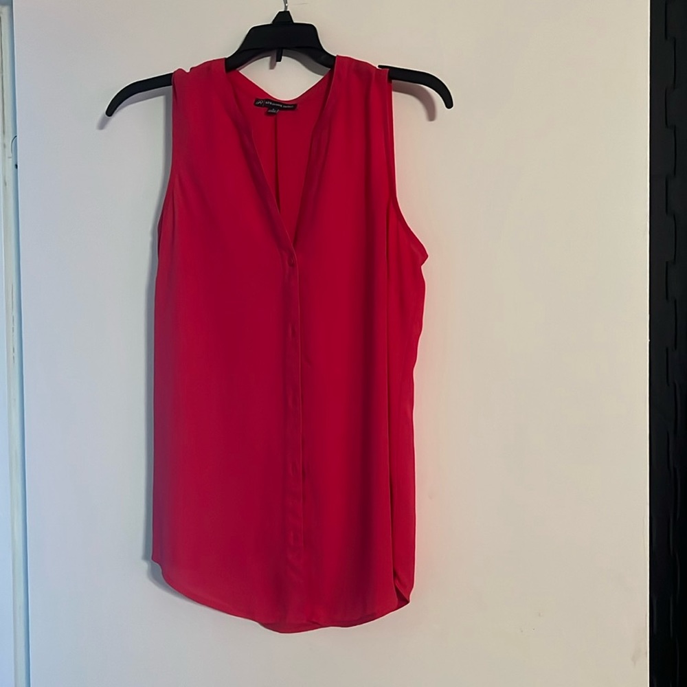 Adrianna Papell VNeck SleevelessButton Down Blouse Top in Dark Pink Size L